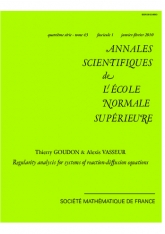 Analyse de régularité de systèmes d'équations de réaction-diﬀusion