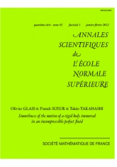 Régularité du mouvement d'un solide plongé dans un ﬂuide parfait incompressible