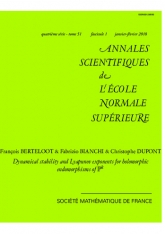 Stabilité dynamique et exposants de Lyapunov pour les endomorphismes holomorphes de $\mathbb {P}^k$