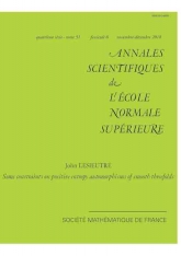 Quelques contraintes sur les automorphismes d'entropie positive de variétés lisses projectives de dimension trois