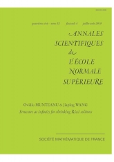 Structure à l'infini pour solitons rétrécis de Ricci