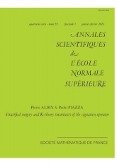 Chirurgie stratifiée et invariants de l' opérateur de signature dans la K-théorie