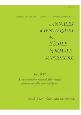 Une surface affine rationnelle complexe lisse avec un ensemble indénombrable de formes réelles