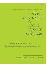 Dimension de Hausdorff et approximation exacte dans $ℝ^n$