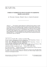 Fonctions classiquement psh et pluriharmoniques sur les espaces de Berkovich
